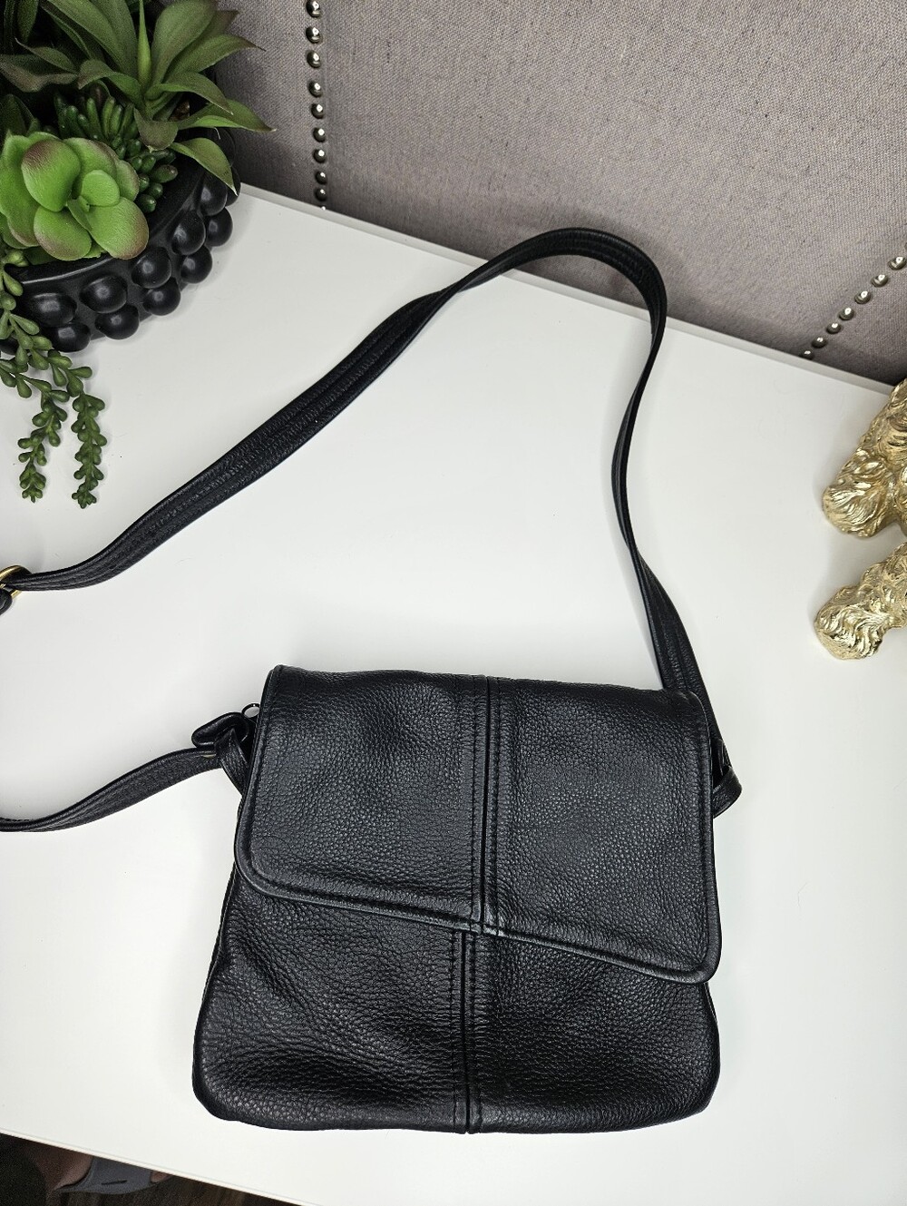 Natural Reflections Vintage 90s Black Pebbled Leather Crossbody
